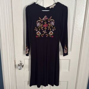 Loft adorable dress. Size 00. In great pre-owned condition. no damage or stains.